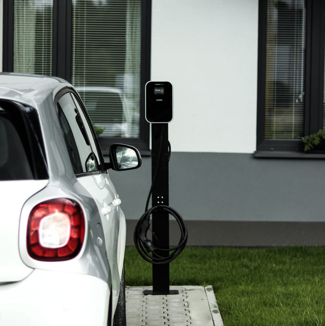 green wallbox stacja ladowania do samochodow elektrycznych
