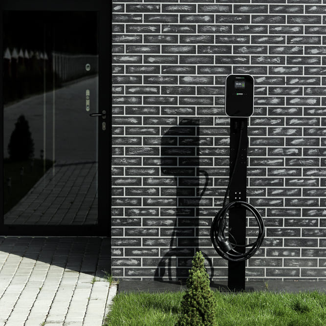 green wallbox stacja ladowania do samochodow elektrycznych